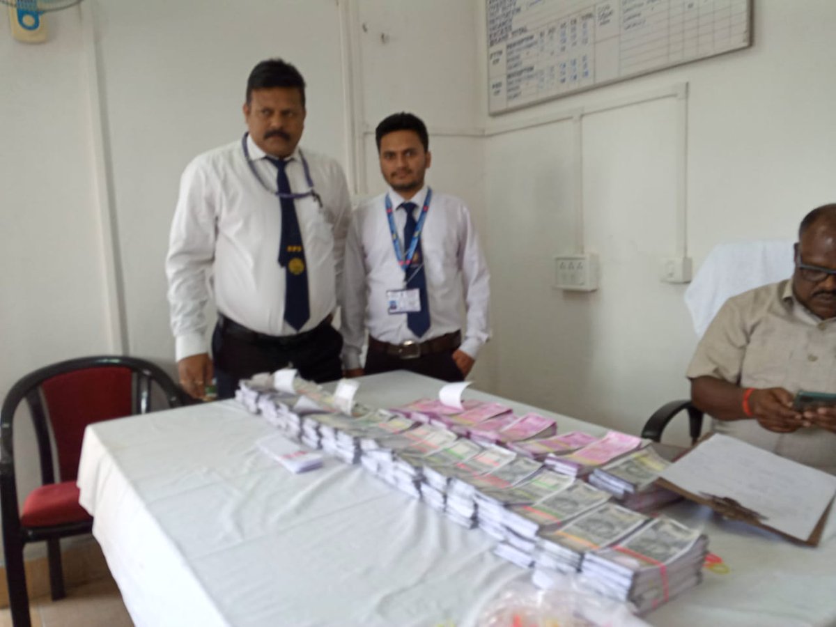 <a href="/PMOIndia/">PMO India</a>
<a href="/RailMinIndia/">Ministry of Railways</a>
<a href="/PiyushGoyal/">Piyush Goyal</a>
<a href="/IR_CRB/">RB CRB</a>
<a href="/gm_nfr/">NF Railway, Guwahati</a>
<a href="/GM_NRly/">GM Northern Railway</a>
<a href="/DRMLumding/">Ashish Sharma</a>
<a href="/CMOfficeAssam/">Chief Minister Assam</a>
<a href="/News18Northeast/">News18 Assam NE</a>

#TTEs_detectad_Fake_Currency
Tapash Dey CTTI/II
Ritesh Kumar TE &amp;
Vijay Ku.Chanda CCC
LMG Divn/NF Rly
detectd Huge Fake Currency in 05910  on 16/03/21
Handed ovr to RPF/MXN