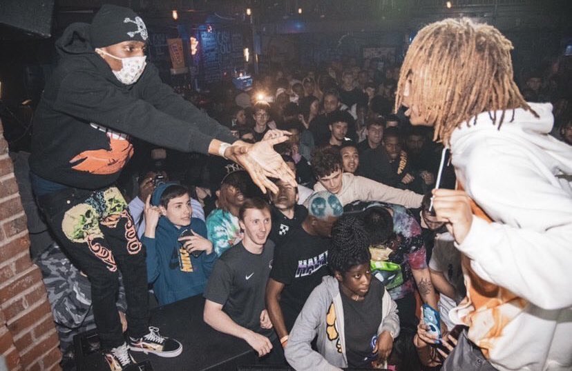 fauxfresh's tweet image. A YEAR AGO ...