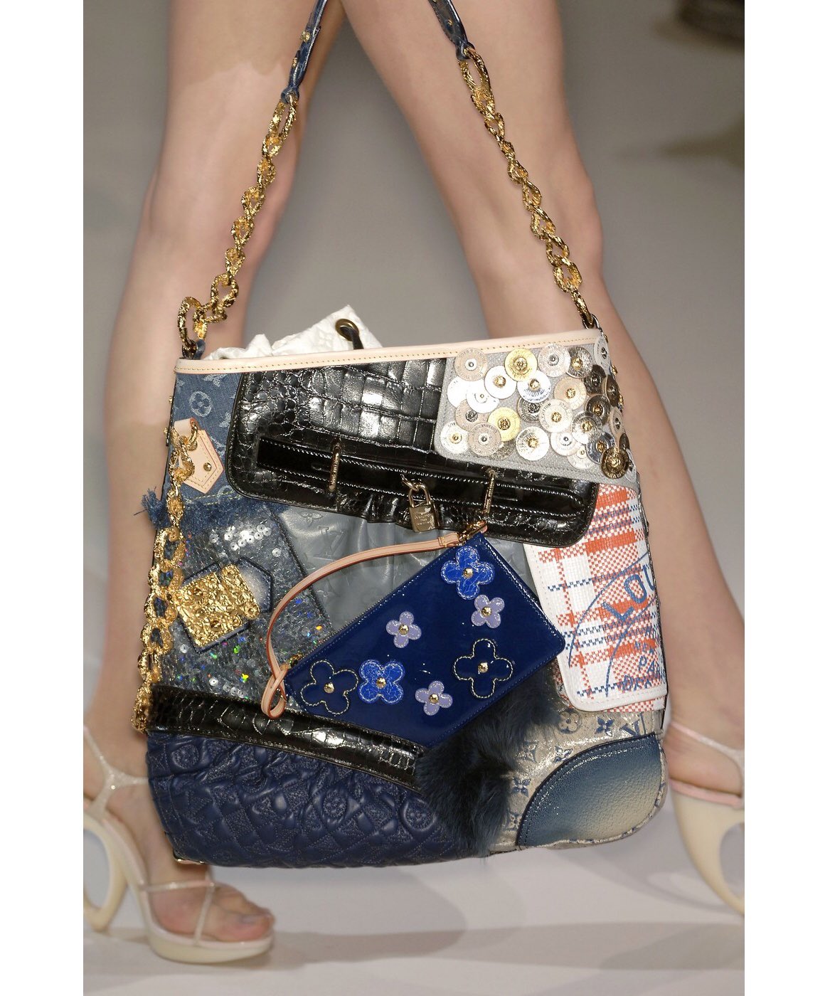 X 上的gastt Fashion：「Vintage Louis Vuitton Spring 2007 Limited Edition Patchwork  Handbag. Consists of 14 different Louis Vuitton bags sewn together.   / X