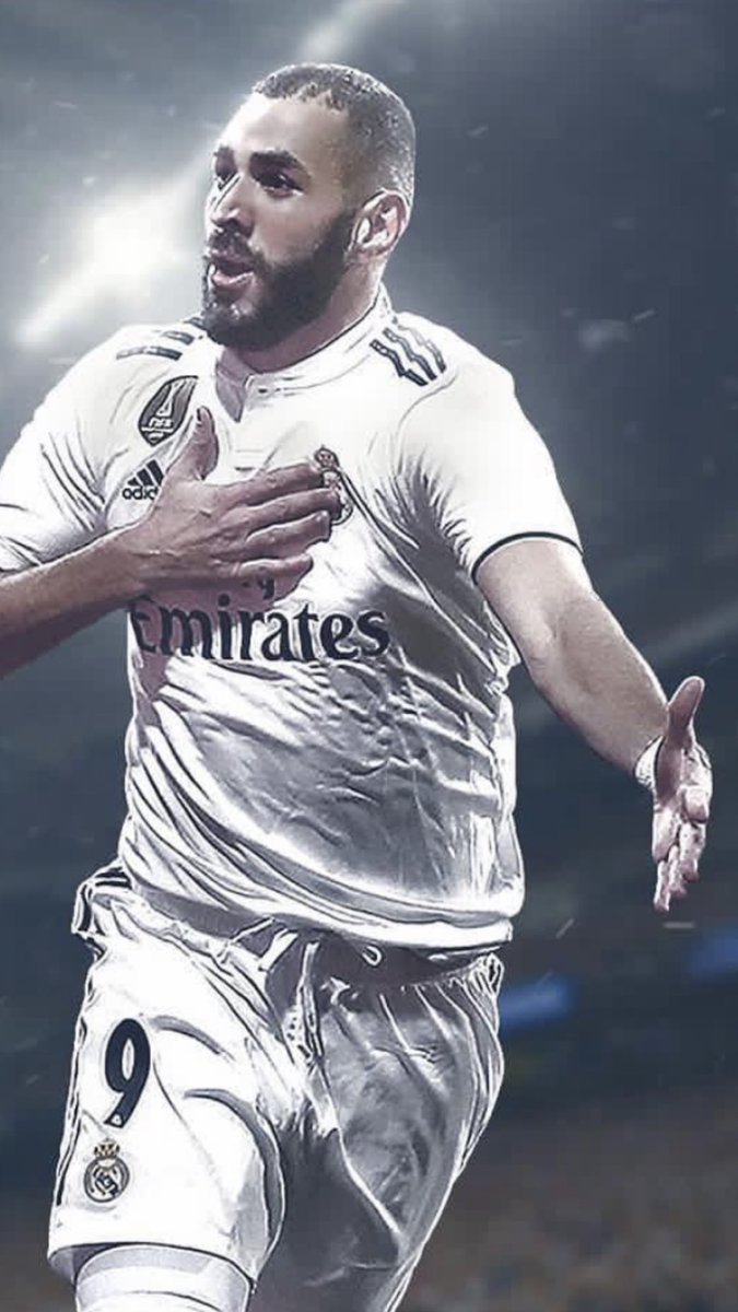 ruanmadridista8's tweet photo. Gooooooooollllll del tío más inteligente de la delantera de nuestro Real Madrid, El Silencioso Don Karimmmmm Benzemaaaa. 1-0⚽🔥. Minuto 33.
Magistral pase de Don Luka Modric. #HalaMadrid 👏👏💪 https://t.co/Y7lon1AMlo