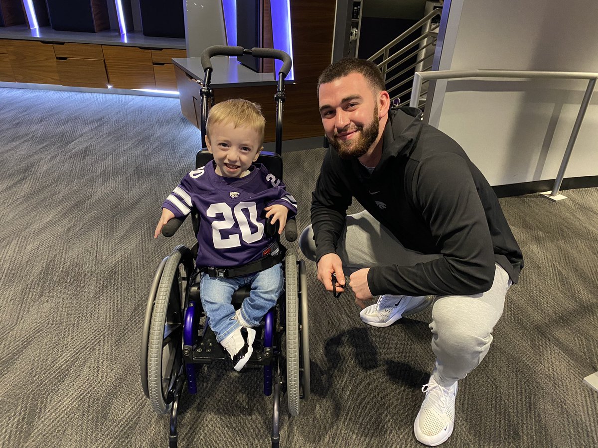 Stanimal032's tweet photo. Then we bumped into a couple of Wildcat LEGENDS https://t.co/K0BBg1ONvl