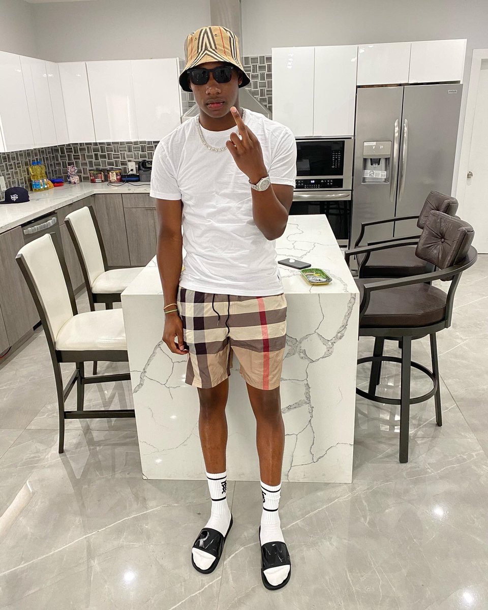 rob49up's tweet image. Stripes Like Burberry 🦅 #4GOD