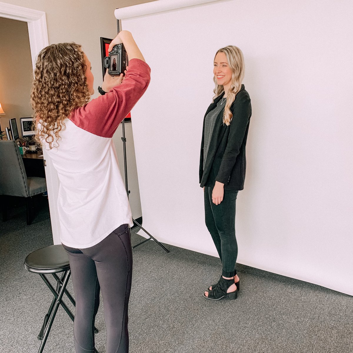 CindyPuckettAgt's tweet photo. New office pics coming soon!📸 Thanks Kaitlin for coming to take our pictures today! Can’t wait to see how good they turn out! 😊
#PictureDay #OfficePics #CindyPuckettIsMyAgent #HermitageTN #DavidsonCounty https://t.co/ck97vjbcVY