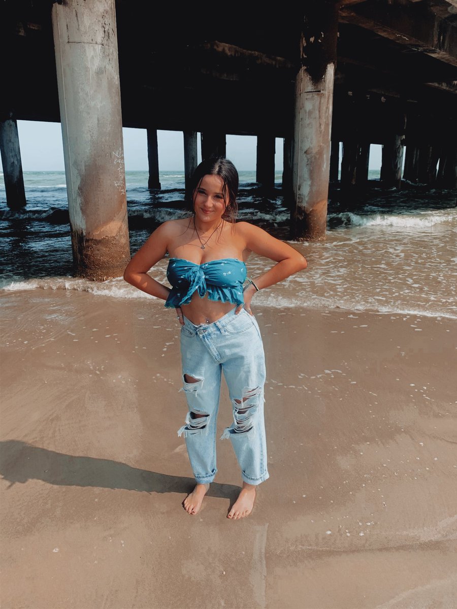 _cassie_denise's tweet photo. Sea side🌊 https://t.co/DkSrENN4wO
