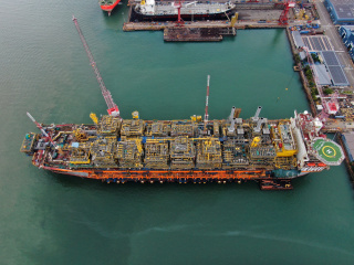 offshoremgzn's tweet photo. Liza Phase 2 FPSO topsides in place https://t.co/22VNSwWo5o #SBMOffshore #Guyana #oilandgas #floatingproduction https://t.co/WIkov6xAgB
