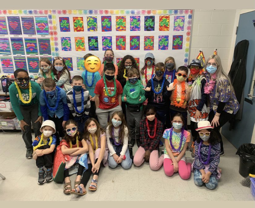 jeffriesclass's tweet photo. Happy Beach Day! 🏖🌴☀️ @StMargEagles https://t.co/cb6G7ncaoT