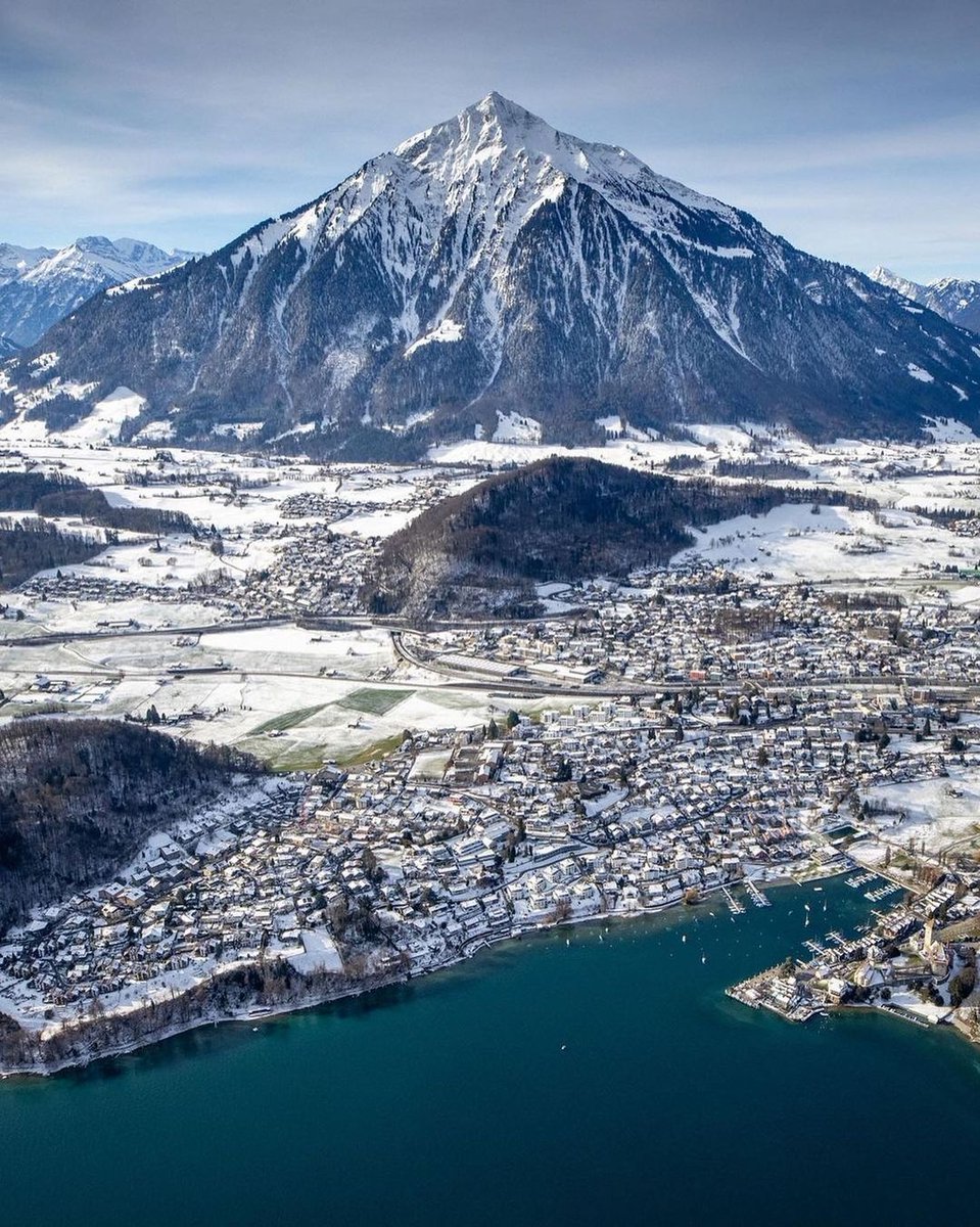WTravelMagazine's tweet photo. Sometimes, the immensity of the mountains makes us feel real small... Here, the #Niesen's overlooking the town of #Spiez @madeinbern. What an impressive view! 
Thank you 📸 @davidbirri for this magnificent photo.
#WorldTravelMagazine #AlpineGetaway Reposted from @myswitzerland https://t.co/cc2FGrkYGw