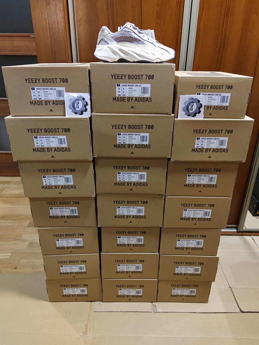 kazixon's tweet image. Some 🧱Yeezy
Bot: @J1GIO 
Proxy: @RubyProxies @BtwProxy 
See u soon with smth veeery big 👀📈