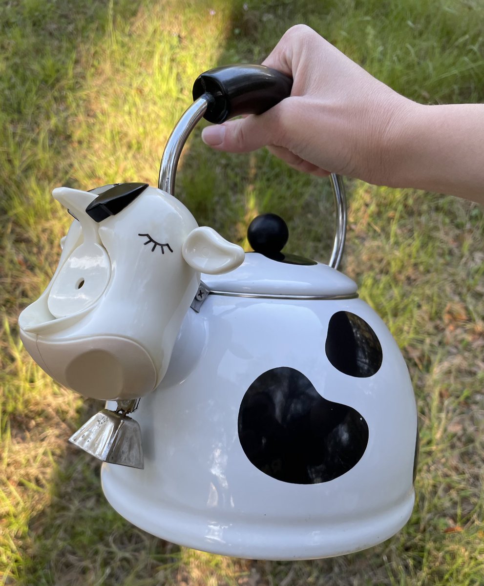 veganmattison's tweet image. I went to an antique store and found a cow tea kettle 🥺🐮