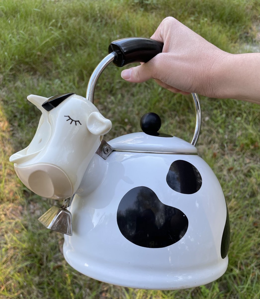 veganmattison's tweet image. I went to an antique store and found a cow tea kettle 🥺🐮