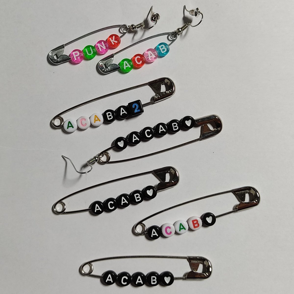 kechapas's tweet photo. 🔥 Sacamos más imperdibles/pendientes de diferentes tamaños y colores 🔥

Imperdibles pequeños: 2€/pieza
Imperdibles grandes: 3€/pieza

Envíos a domicilio (consulta tarifa por MD) https://t.co/3mfeikTHEL