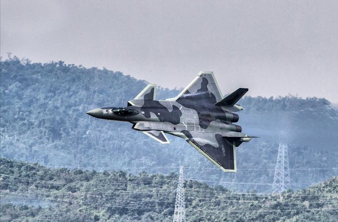 Chengdu J-20 Stealth Fighter - Page 7 EwolWKDXAAE8b3C?format=jpg&name=small