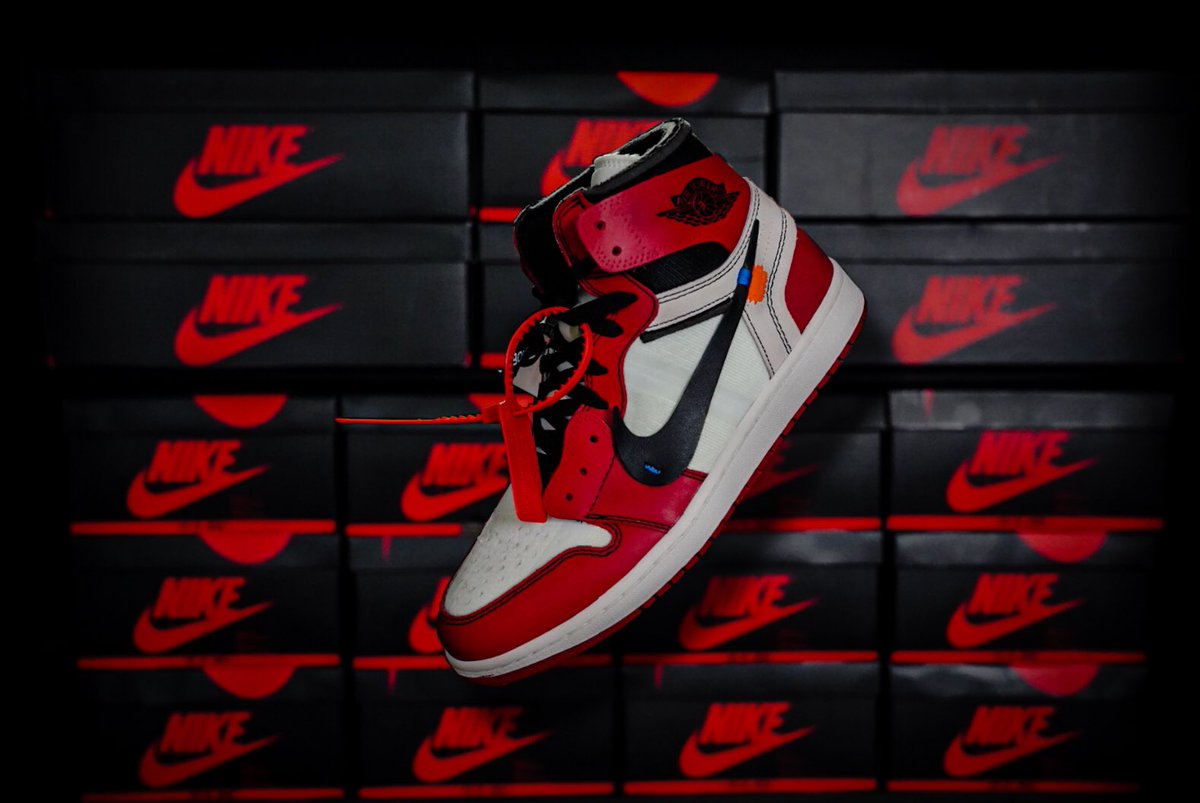Snkr_Messiah's tweet photo. Can you tell something is “OFF”? https://t.co/wFuDALDb4g