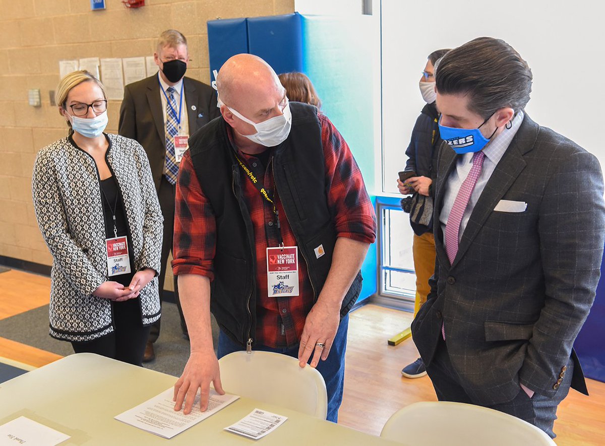 SUNYPolyInst's tweet photo. Thank you @jimmalatras for visiting to our Utica campus to tour the vaccination site and talk with some of our student leaders and staff! #SUNYTogether #WildcatStrong @SUNYPolySGU @DrMarkMontgome1 @laursent @SUNY https://t.co/9ELZB1Sxbf