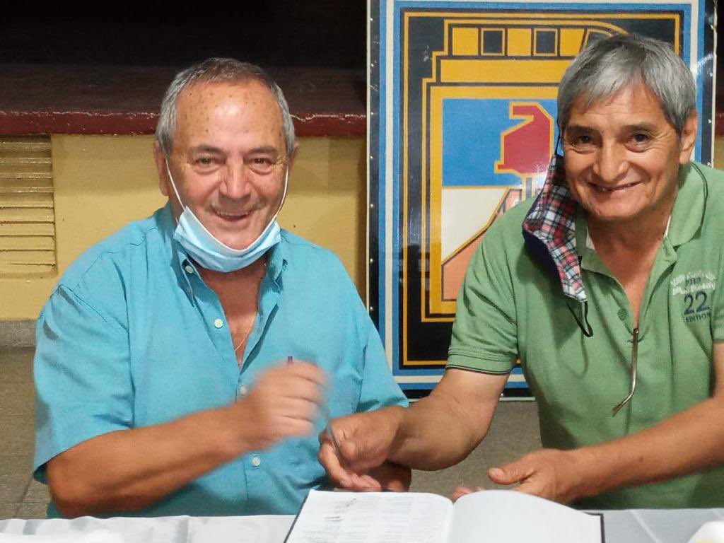 RobertojPasso's tweet photo. En la jornada de hoy firmamos la recomposición del Club 12 de Octubre de Don Torcuato. https://t.co/vRLPE5gddB
