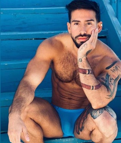 1Angardi's tweet photo. Sueño en azul..🌊🔥🌊 @hairyfan #hairyfan @OsosMusculososM #OMM #hairyisthebest #tatuaje #bulgedetected #beachbody #hot #LoBuenoDelCalor #inkbody #hairymuscle #BarbudoYPeludo #MartesDeEncuerarse https://t.co/tEwcjwXUb8