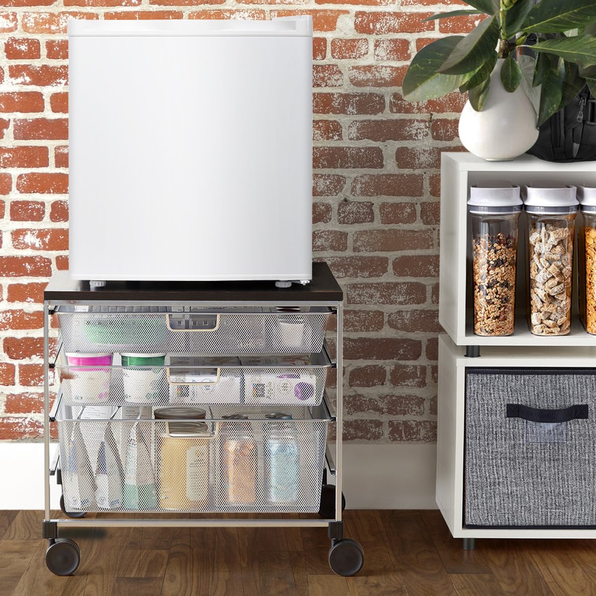 Livingess's tweet image. Alaska Compact Upright Mini Freezer #kitchenappliance #minifreezer #freezer #freezermeals #foodprep #foodprepping #foodstorage #compact #energysaving #smallspaces #kitchen #icecream #summersnacks #frozensnack #dormfreezer #freezermeals