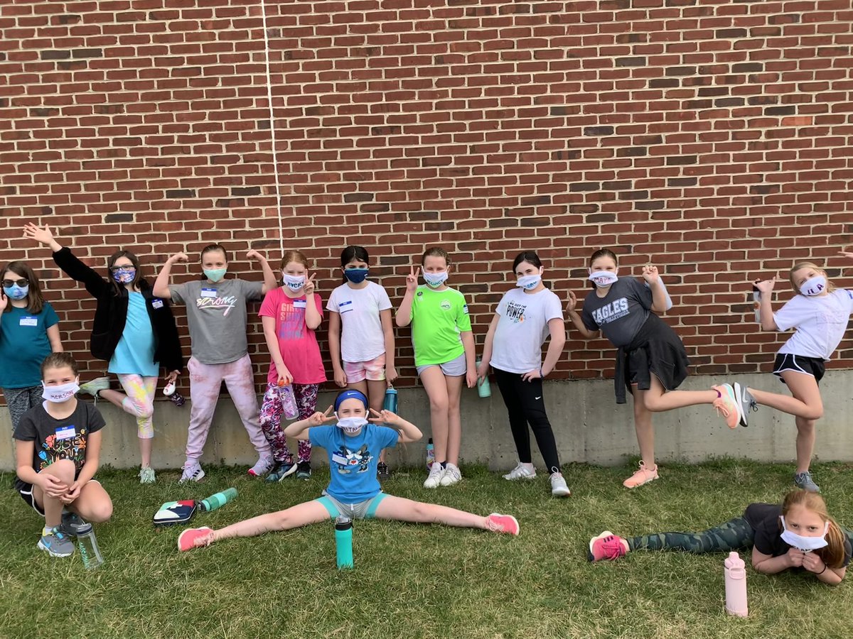 MandyMunich's tweet photo. 📢 Introducing your 2021 #TMGenius Girls on the Run team! 💪💜🏃‍♀️ @gotrcincinnati @TME_tigers https://t.co/8f0GDrLaAt