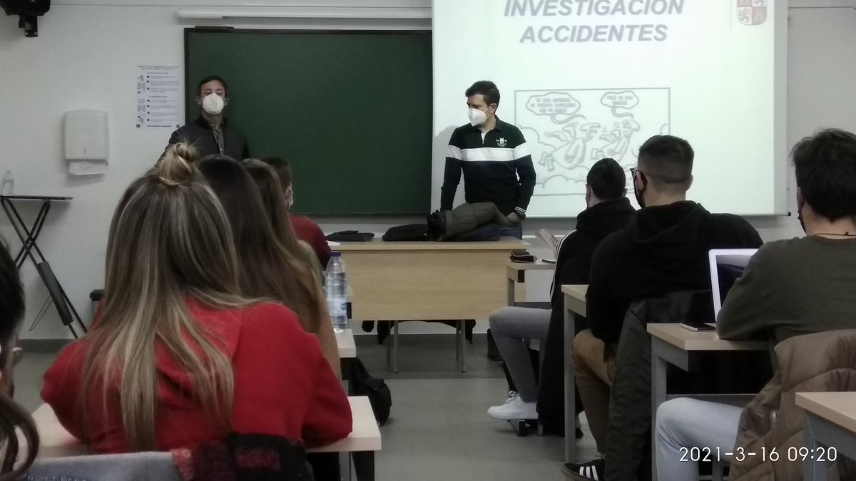 PREVEN16's tweet photo. D. Roberto Pozuelo León y D. Javier Quirós Álvarez, Técnicos de Salud y Seguridad en el Trabajo de la Junta de Castilla y León, han impartido hoy un taller titulado “Métodos para la investigación de los accidentes de trabajo”Campus de Palencia @cucapucelaPREV @CGPSST_NET https://t.co/xldINi9Ara