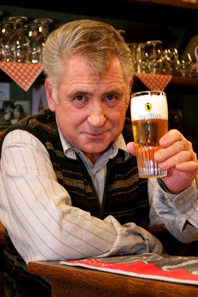 KrengaTheFirst's tweet photo. Vandaag drinken we een dagschotel op jou! Al een jaar een mooie ster ❤️⭐️ https://t.co/kaTg5ECyrj