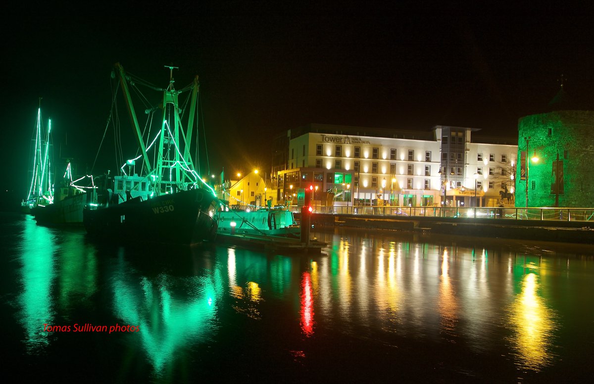 tomassullivan's tweet photo. Waterford Irelands Oldest City
#WaterfordGoesGreen https://t.co/NkF6ZwB4vu