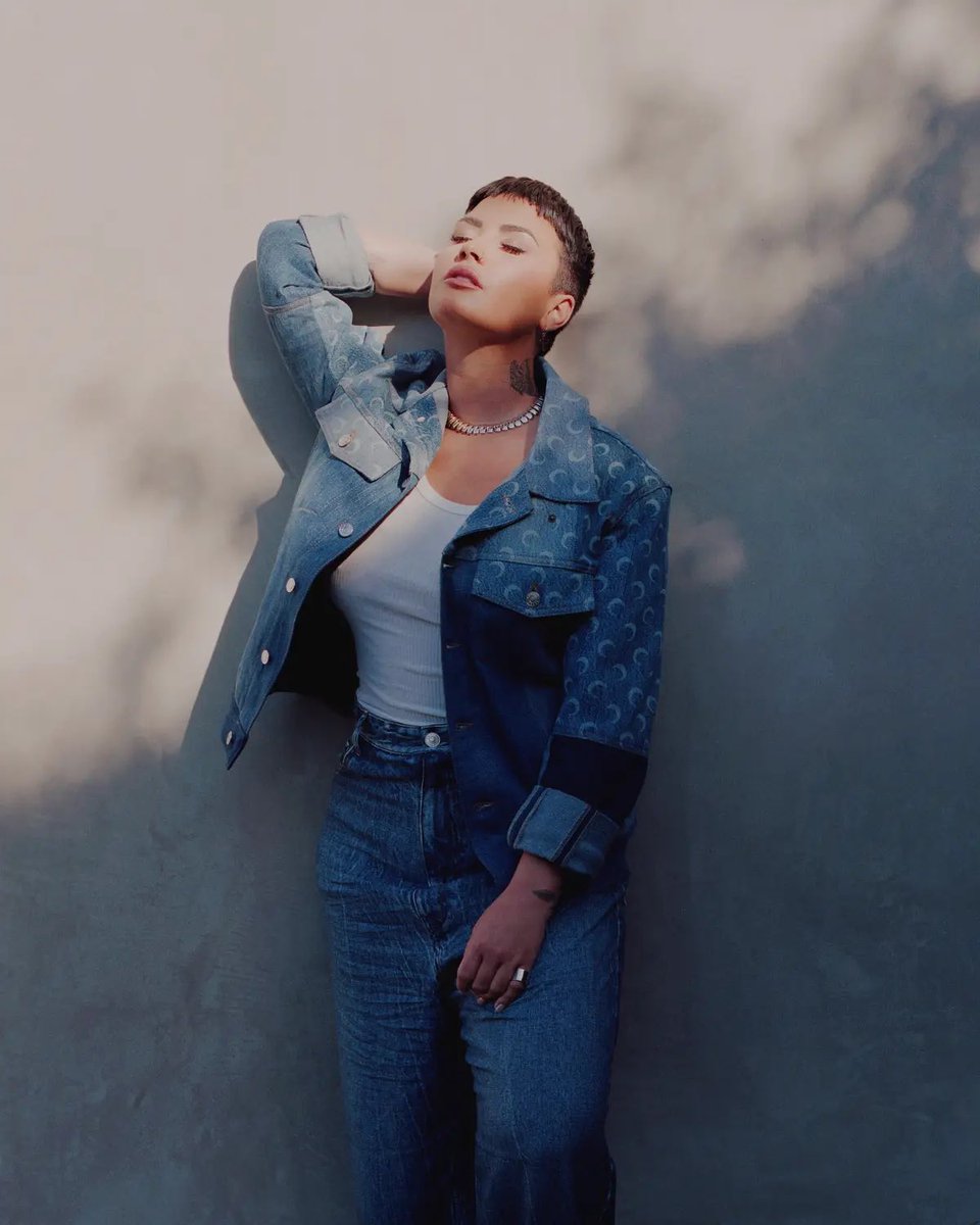 PopBase's tweet image. New York Times interview reveals new details on Demi Lovato's 2018 overdose.

The singer had three strokes that led to brain damage, a heart attack, organ failure, and she was sexually assaulted by her drug dealer the night she overdosed on heroin.