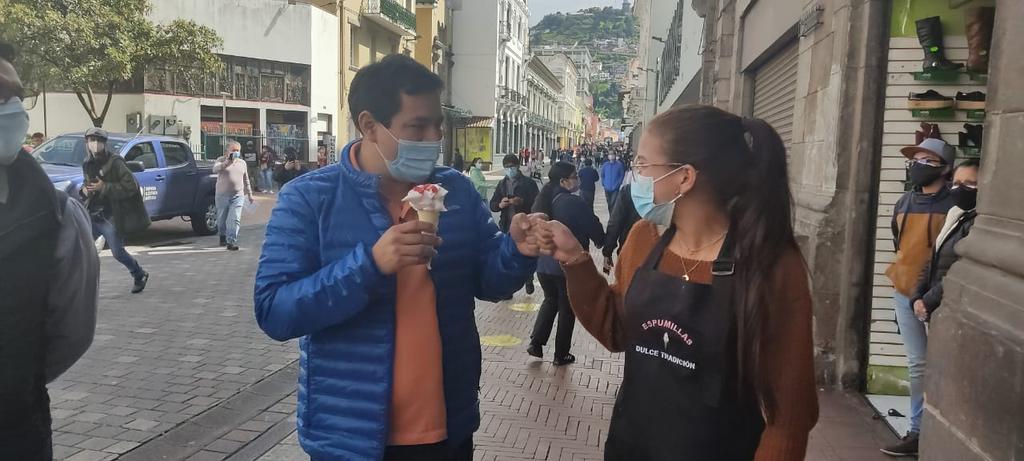 sur_esperanza's tweet photo. Excelente jornada de @ecuarauz
en la ciudad de Quito, recibiendo el amor y la esperanza de un pueblo que ha sufrido los golpes del neoliberalismo. 
Arrancamos en esta contienda con todo el optimismo y fuerza. ¡Vamos a Vencer!
#ContigoConTodosAhora
@MashiRafael @rabascallcarlos https://t.co/Rw4g4Uryal
