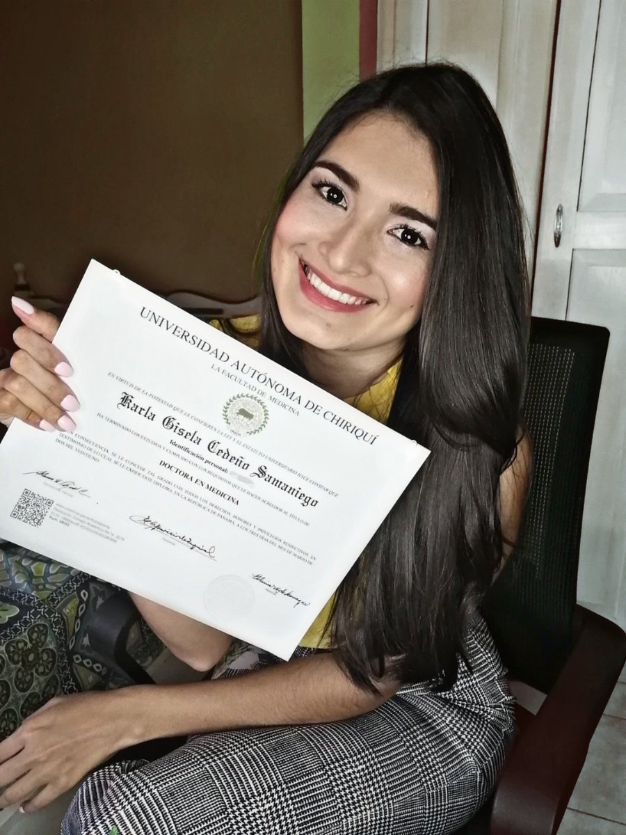 KarlaGCSam's tweet photo. Después de muuuuuuuchos años, finalmente puedo compartirles uno de los logros más importantes en mi vida 👩🏻‍🎓✨👩🏻‍⚕️ #LookMomIMadeIt https://t.co/feHwuzLRY5