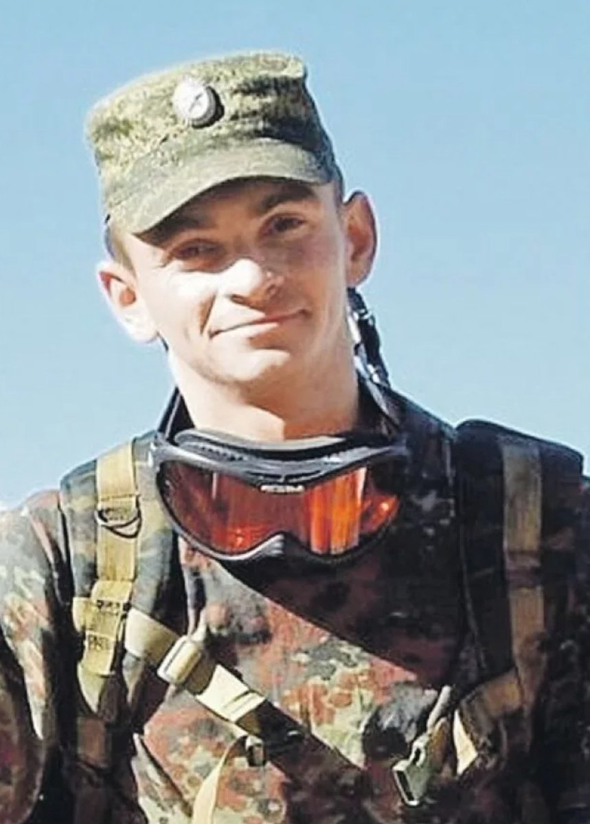 HATALIA_V's tweet image. 17 марта – День Памяти Героя России Александра Прохоренко... 🕊🙏🏻 Он погиб 17 марта 2016 года в Сирии... Окруженный террористами, российский офицер вызвал огонь на себя. Ему было всего 25. #ГеройРоссиий #Помним