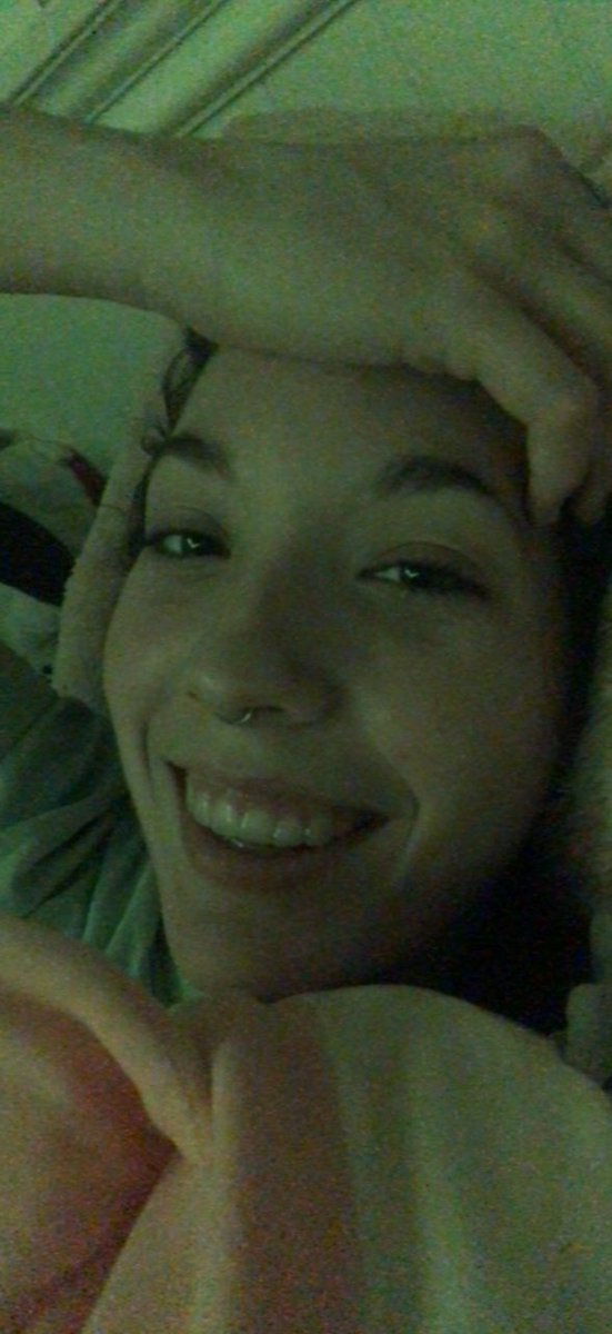hotpockket's tweet photo. told my gf to STAY STILL on facetime bc the little white spots in her eyes were shaped like hearts 🥺🤍 https://t.co/cyI29E8Mhz