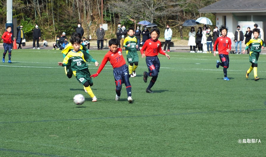 鳥取県サッカー協会 鳥取kfcが優勝し東伯sssとともに中国大会出場を決める 米濵 リンガーハットカップ第24回鳥取県 U 11サッカー大会が湯梨浜町の東郷運動公園で行われ 参加16チームの頂点にたったのは鳥取kfcでした 大会情報 結果 T Co