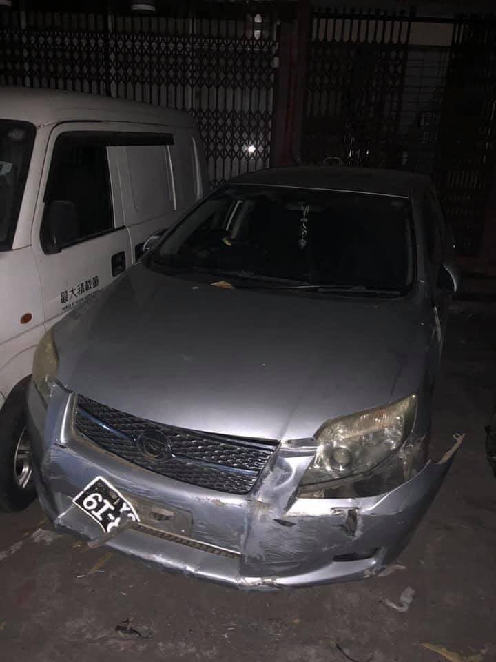 thanzin24's tweet photo. In South Oakalapa, motor vehicles parked infront of apartments were destroyed by terrorists last night.
#WhatsHappeninglnMyanmar 
RESTORE MOBILE DATA
#Mar17Coup https://t.co/kxzIshohir