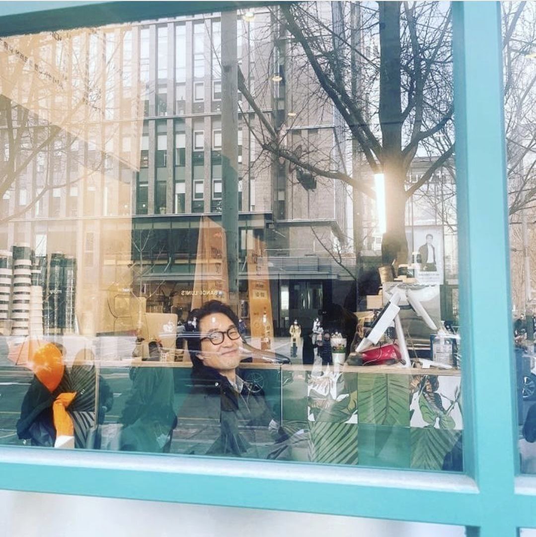 watcher_lily's tweet photo. 이 사진이 설렜던 이유를 찾았어.. 그대로야 ㅠ https://t.co/0Auk4kWBzv