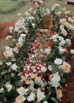 Makam calon suami Annisa.