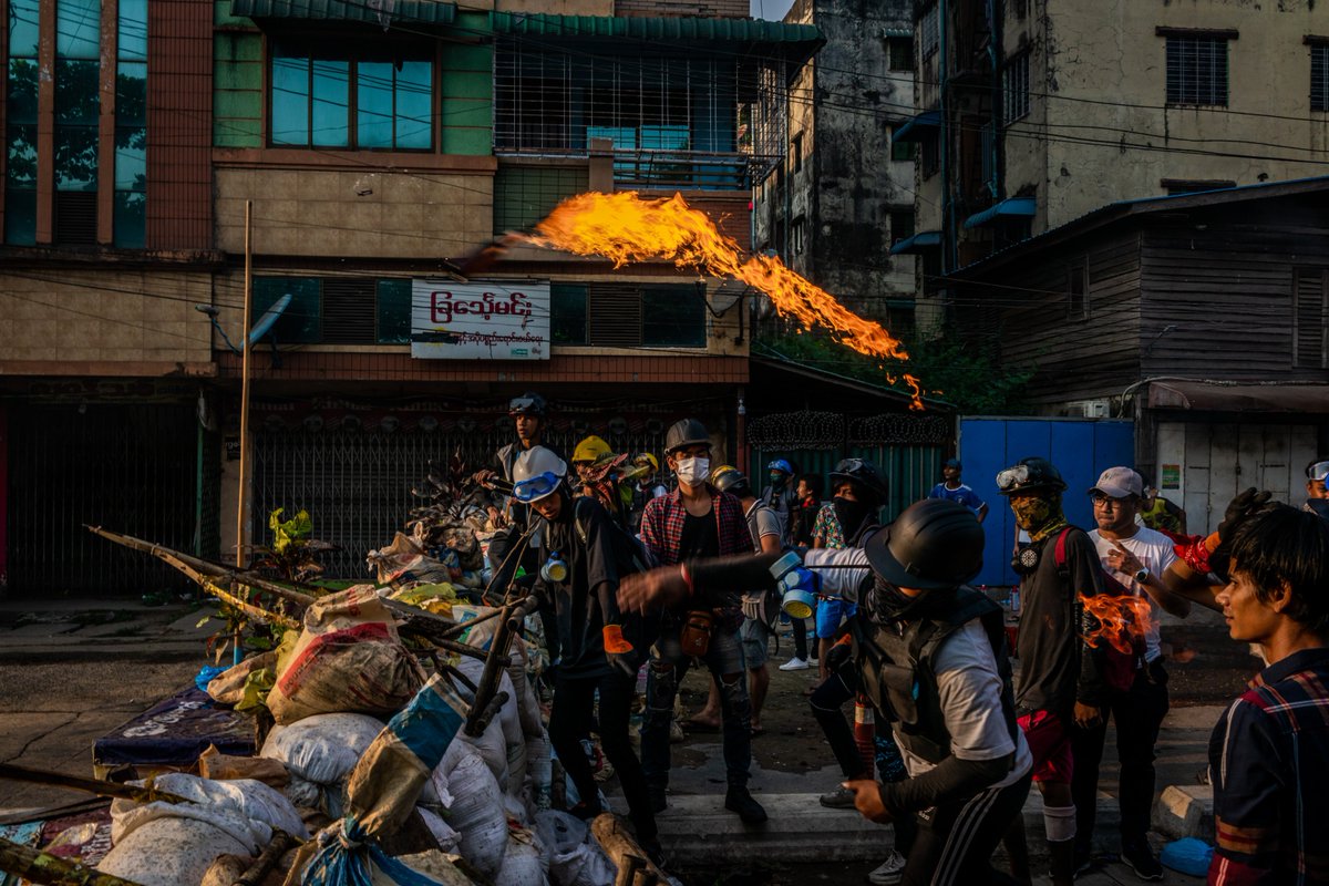 FrontierMM's tweet photo. As the police and army increasingly use deadly force in Yangon, protesters yesterday fortified the east of Bayintnaung Bridge, connecting Hlaing Tharyar with Mayangone Township, using burning tyres, sandbags, razor wire and volleys of Molotov cocktails.
#WhatsHappeningInMyanmar https://t.co/x29XtBIbXB