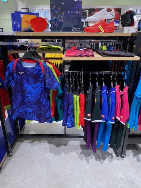 Mizuno_Osaka's tweet photo. ＃ダイバーシティーコンセプト　続々入荷！！
ラケットスポーツ【＃卓球 #バドミントン #テニス】
ウエアのNEW MODELが多数入荷‼
是非、ミズノオオサカ茶屋町４Fへ！！
お待ちしております。 https://t.co/H4OmrIAnP6