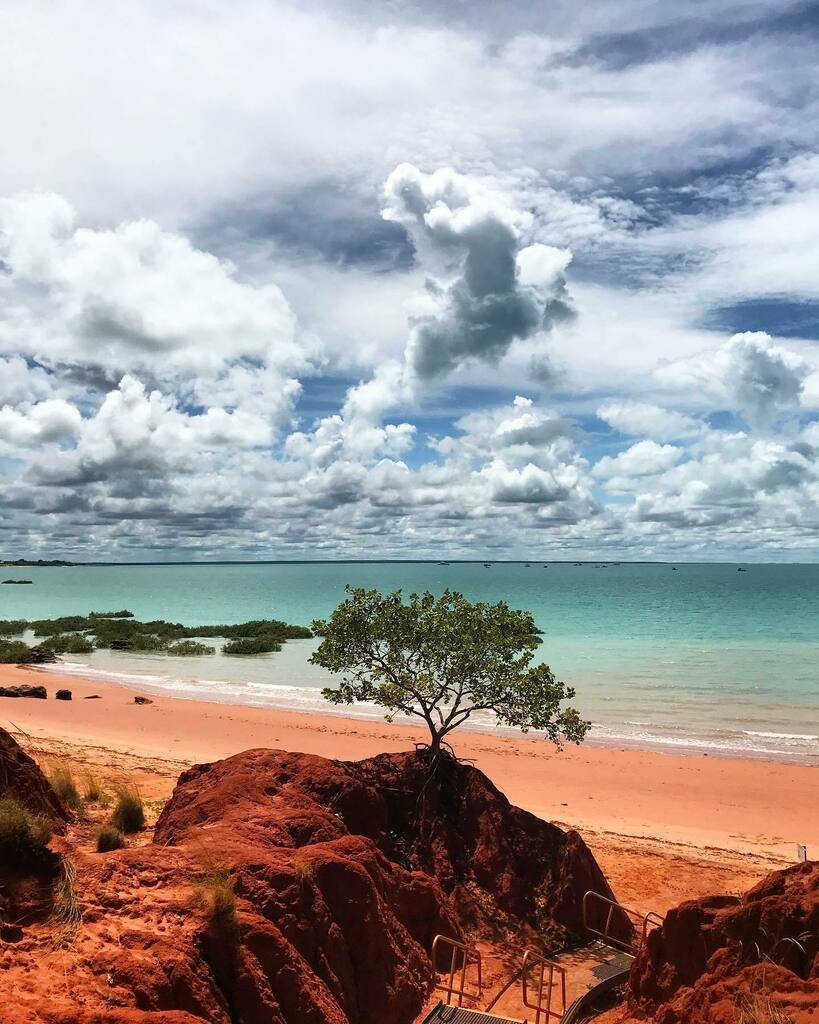 Red cliffs of pindan at Simpson Beach 🧡
.
.
#broome #visitbroome #westernaustralia #broomekimberleyandbeyond #australiasnorthwest #broomebible #yawuru #yawurucountry #mangala #mangalaseason #wetseason #pindan #landscapephotography #naturephotography #beach #explorewesternaus…