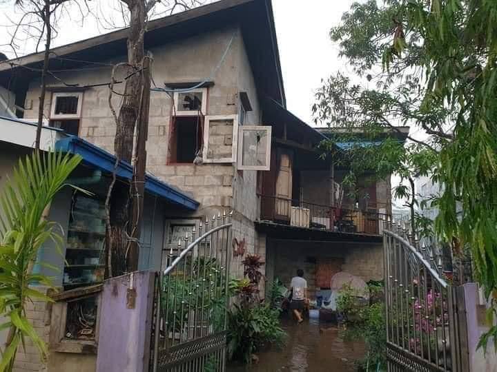 Tw // fire 
In HlaingTharYar 3, Yangon, 2 houses including an art studio of U Win Phay Myint were burned down by Military Junta (SAC) around 2:45 AM.
RESTORE MOBILE DATA
#WhatsHappeningInMyanmar
#Mar17Coup