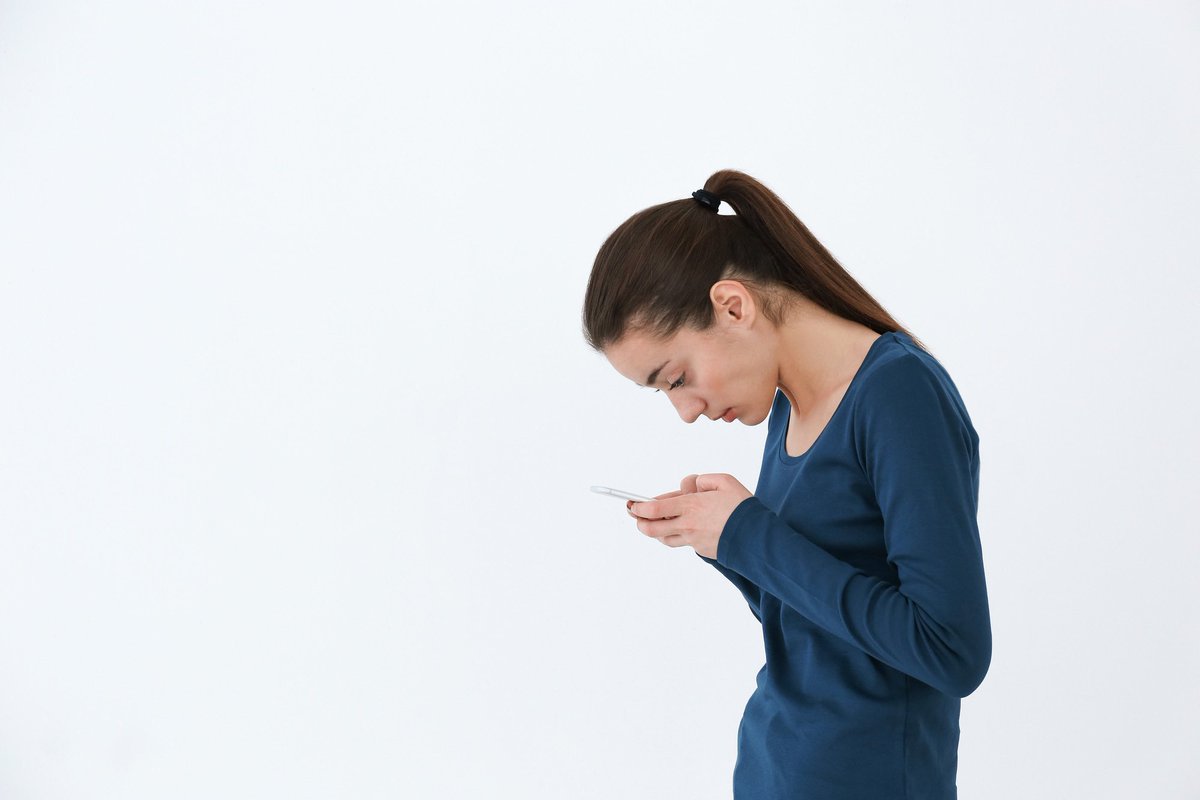 The average person spends 14-28 hours each week with their heads tilted over a laptop, phone or similar device. Next time you pick up your smart phone, do a quick check of your head and neck posture. Learn more about “text neck” and how to prevent it. ⬇️
ptomaha.com/blog/Your-Smar…