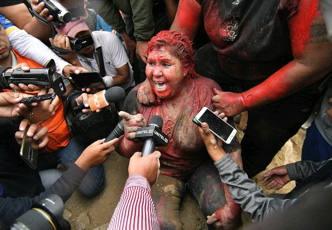 mijamart88's tweet photo. Una imagen q explica xq Jeanine Añez está detenida. Se necesita algo más?

Mientras el cínico de @Almagro_OEA2015 sigue defendiendo el golpe q él mismo apoyó en Bolivia contra @evoespueblo.

El pueblo no olvida y pide justicia! https://t.co/6cDltQNpu3