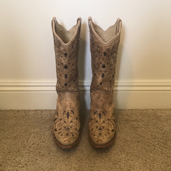 vadussa's tweet photo. So good I had to share! Check out all the items I'm loving on @Poshmarkapp #poshmark #fashion #style #shopmycloset #torrid #pinkvictoriassecret #corral: https://t.co/u8ZFzBFDMO https://t.co/92NcnHo76o