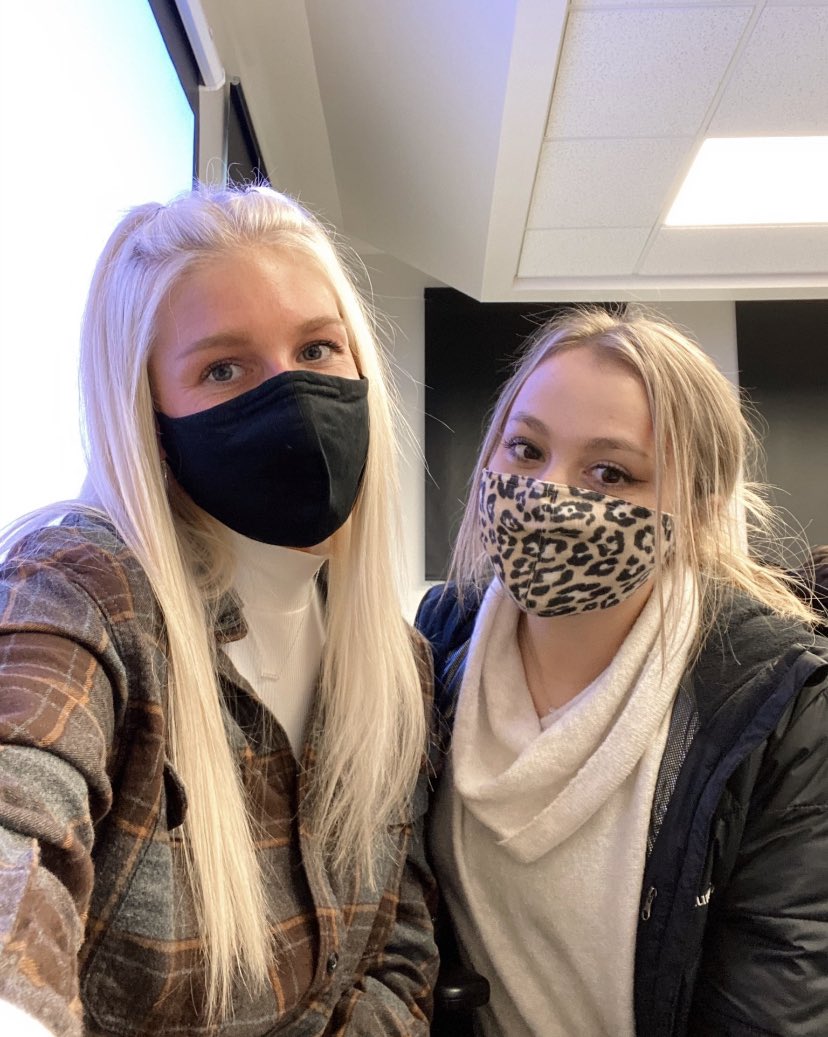alexisdal_fsoe's tweet photo. Dressed for Colorado today! #FSOEspiritweek #TeacherByTrine #JuniorFSOE 🏕📸 https://t.co/UQn11MwxXP