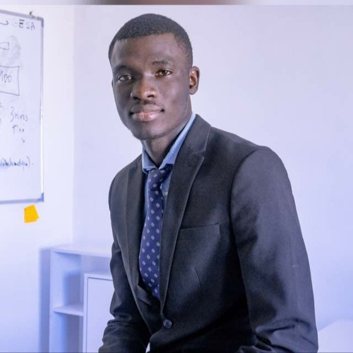 AmdyBasse's tweet photo. #Varane_jr_Samb
#INNOVDIGITAL #SUNU_CV_VIDEO #Africadigicom #SM10SOCCER #MaEvaBeauty #khadijaUnivers #ManuCreaTeranga @gueyealioune533 @Oumyfay68067107 @AbassDieme L'habillement ne fait pas le Moine🙏💪 https://t.co/GErTmswaj2