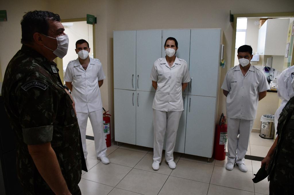 Nessa passagem por Belo Horizonte, acompanhei o trabalho do Posto Médico da Guarnição, onde tive a oportunidade de conversar com o Corpo Clínico que vem realizando heróico trabalho no combate à pandemia. Dedicação e destemor!! É o DGP presente e apoiando a 'Ponta da Linha'!!