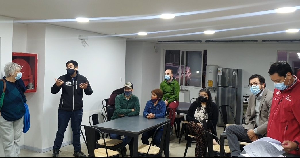 MiguelCalisto's tweet photo. En reunión con vecinos de Lomas de Coyhaique de inmobiliaria @Icuadra_cl reclamos, fallas estructurales y fallas en espacios comunes. Hemos solicitado instalar mesa de trabajo para búsqueda de soluciones y denunciaremos en comisión de vivienda @Camara_cl https://t.co/lQcDSnEdaT