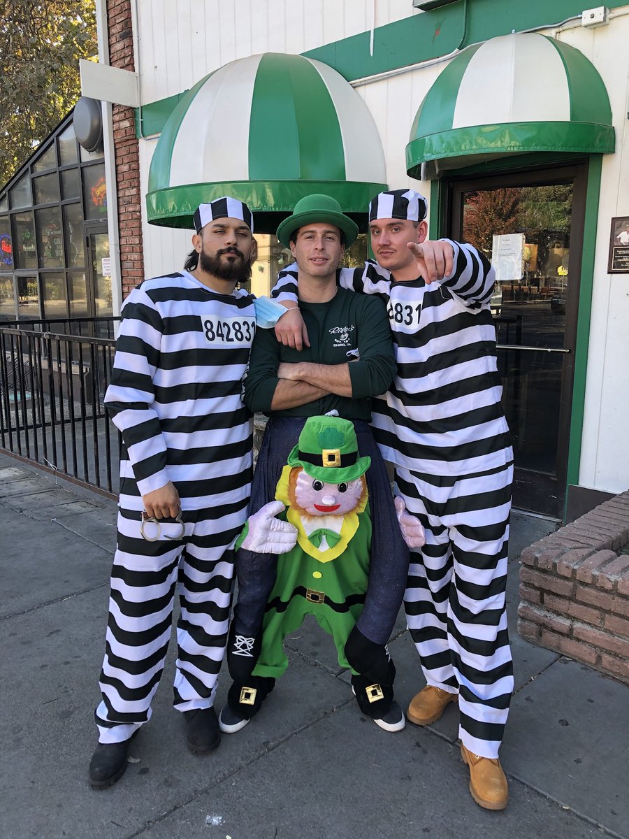 Ryansanch24's tweet photo. #BestBarRileys https://t.co/i9I1beUoij