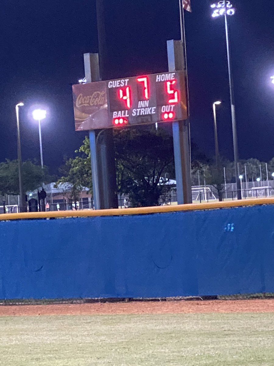 TeamCypressBay's tweet photo. Another wild one out at @CB_Softball v @STAhighschool! In the 2nd A. Alper hit a HR which held us 1-0 until the 5th when STA opened up, tacking on another in 6th to get 4-1...bottom of the 7th we held on and took our shots. Final score: 5-4 CB! @PrincipalCBHS @MisterWass954♥️🥎⚡️ https://t.co/FpOhXIItQD