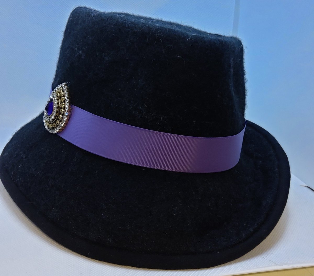 panhatual's tweet photo. PanHatual is a #dream. It's a dream of self-realization and becoming true to one's self. It is a personal exploration manifested in #felt. #hats are #nonbinary and suitable for everyone, in any #fashion.

#steampunk #RatPack #cosplay https://t.co/RxPh2pm1dt