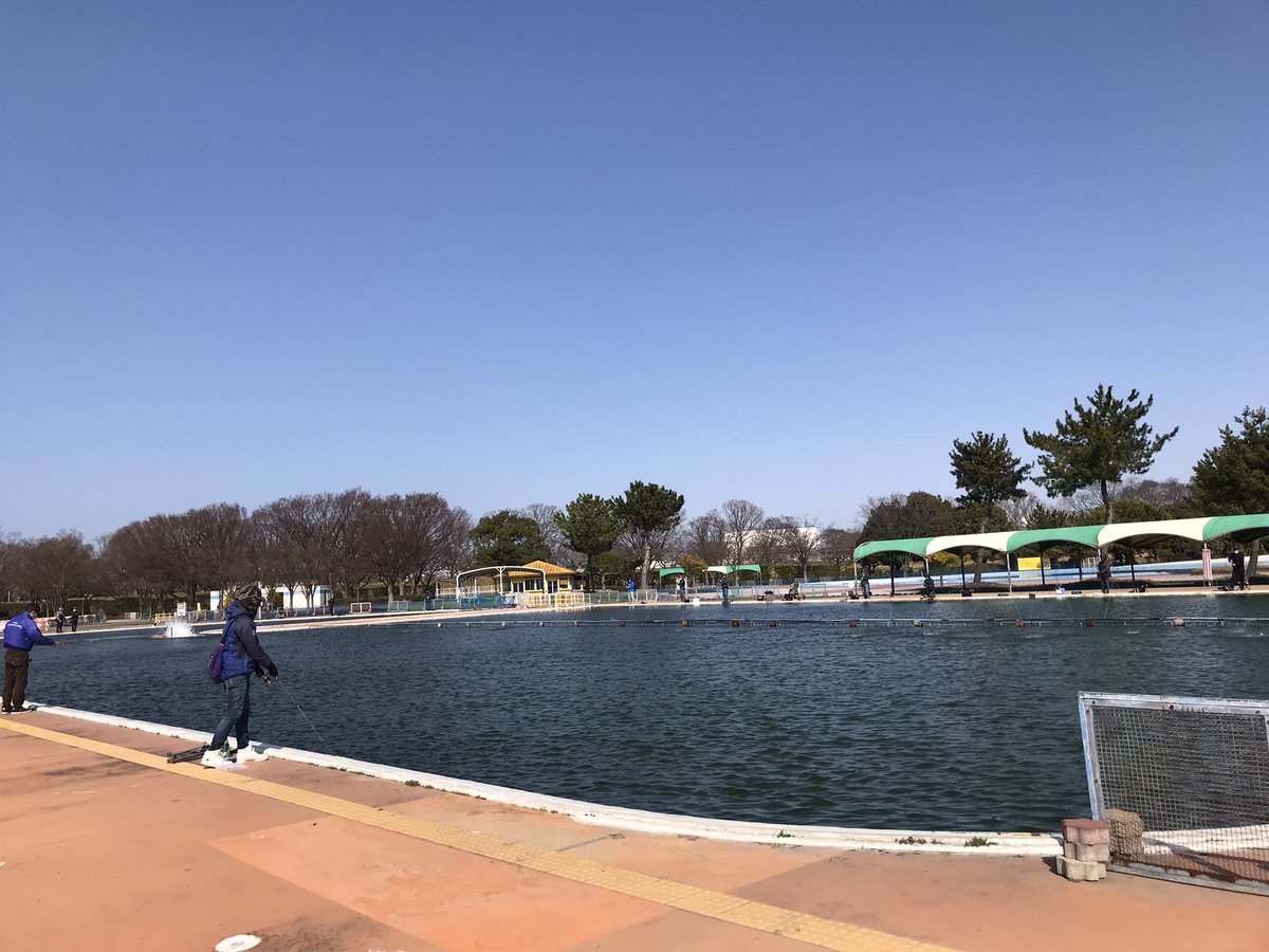 公式 川越水上公園 おはようございます 本日の来場者数は35人で 水温は16 です 緩やかな風が吹いてますが天気が良く 釣り日和です 川越水上公園 川越 プールトラウト フィッシング ニジマス