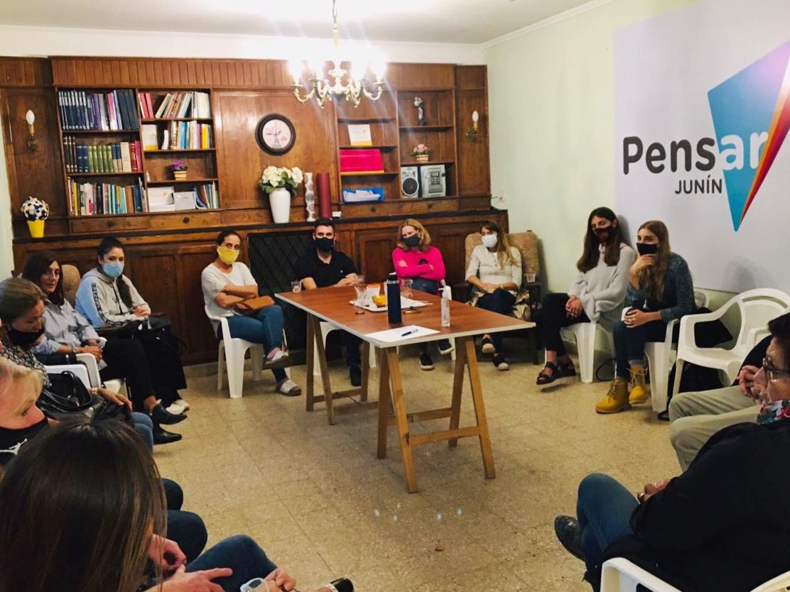 JuninPensar's tweet photo. Primera reunión presencial del año en la Fundación Pensar Junín.

Tenemos muchos proyectos y actividades por delante, y es una alegría que cada día más vecinos se sumen a participar.  💪

@petreccapablo @fpensar https://t.co/UGEatClByB